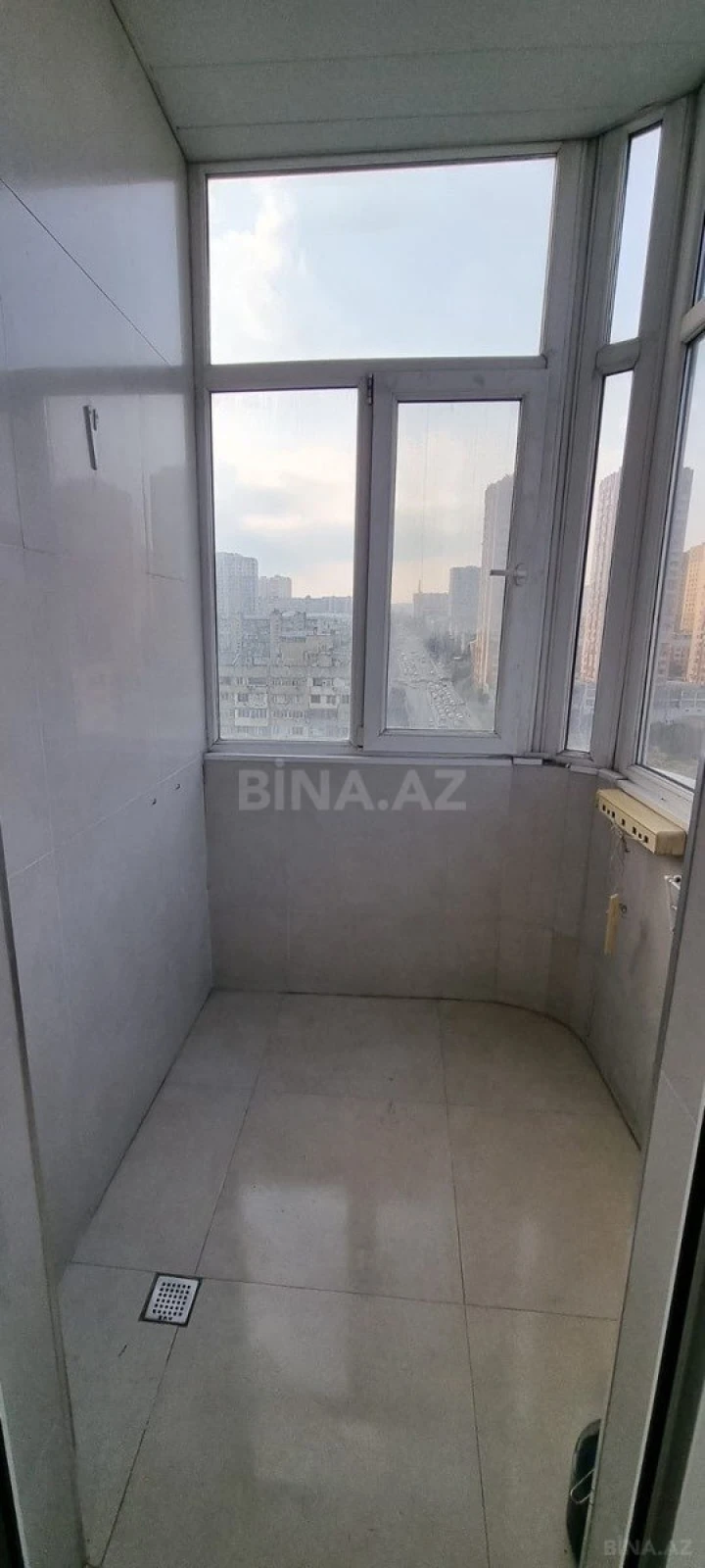 Satılır 3 otaqlı mənzil 110 m²