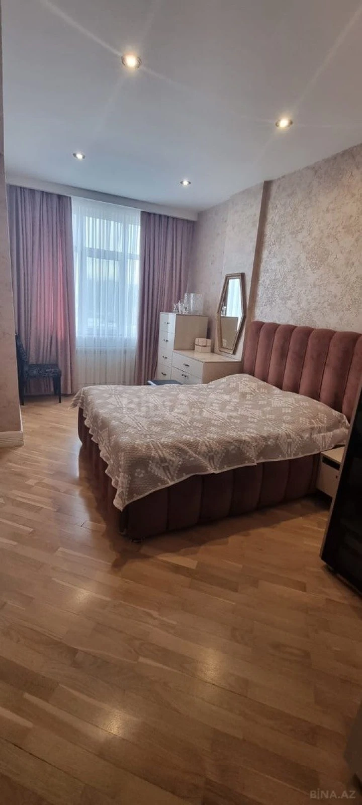 Satılır 3 otaqlı mənzil 110 m²