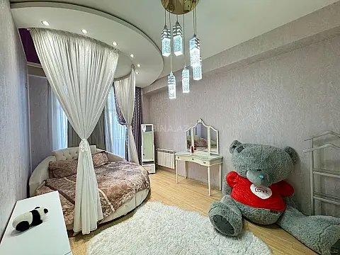 Satılır 3 otaqlı mənzil 117 m²