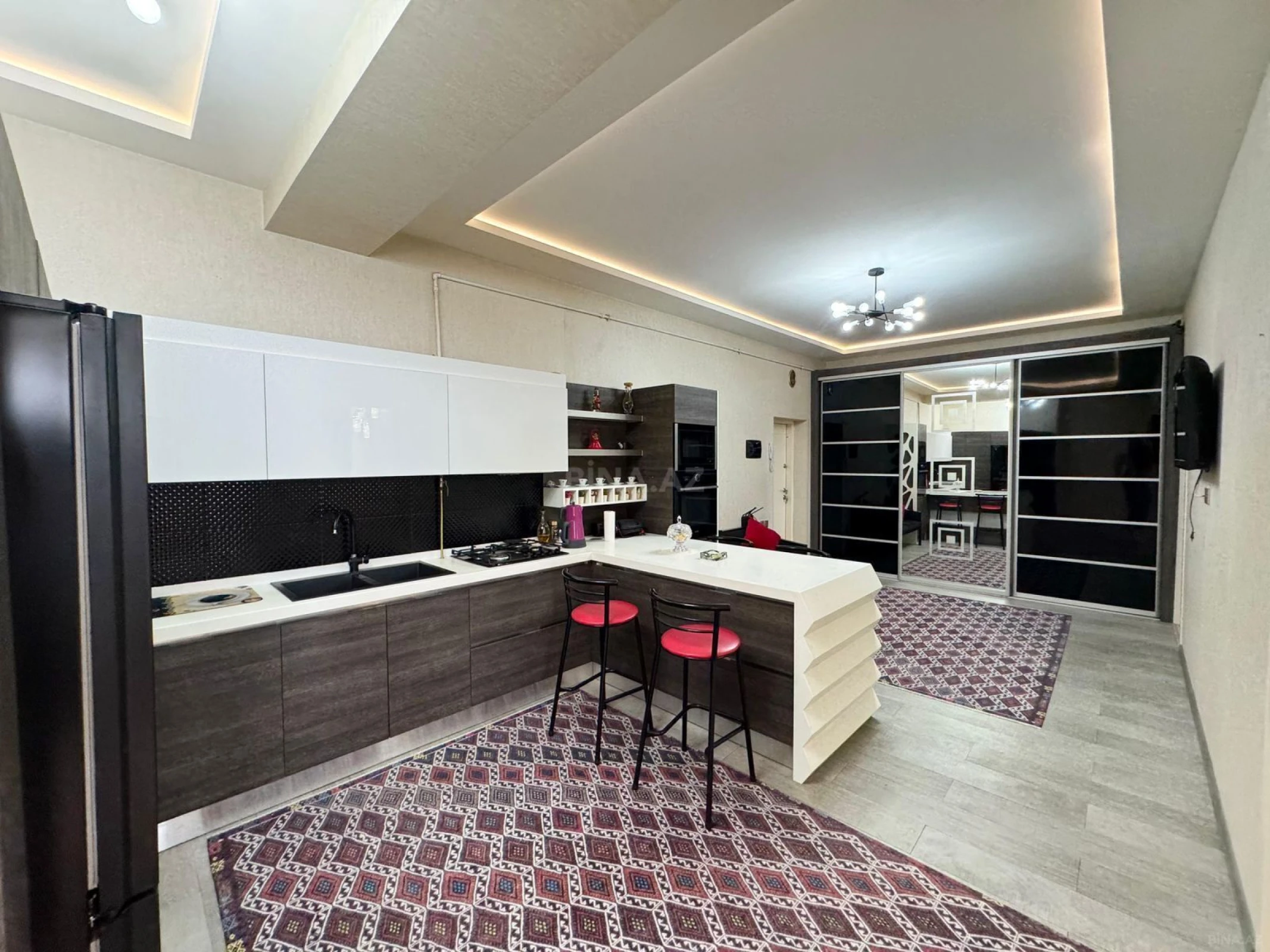 Satılır 3 otaqlı mənzil 117 m²