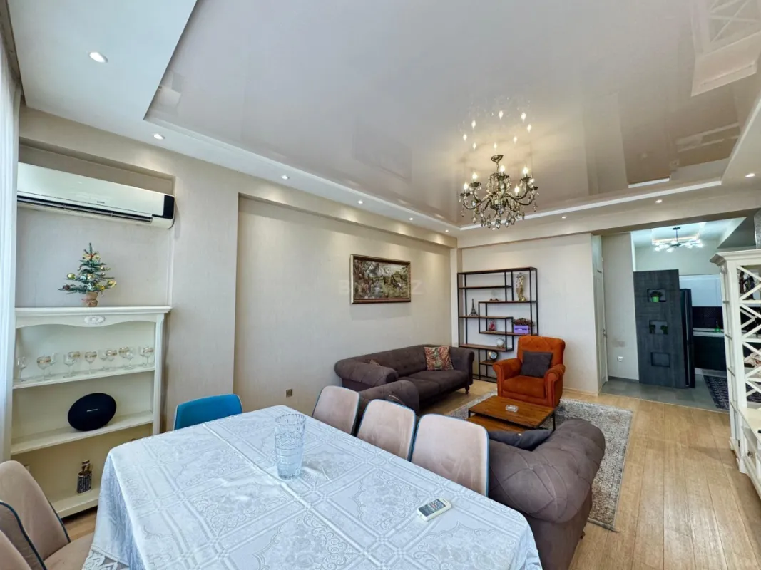 Satılır 3 otaqlı mənzil 117 m²