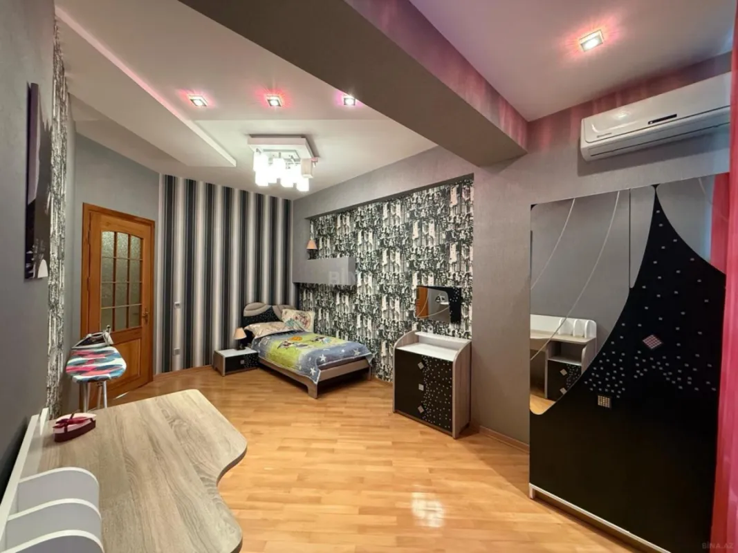 Kirayə verilir 4 otaqlı mənzil 150 m²