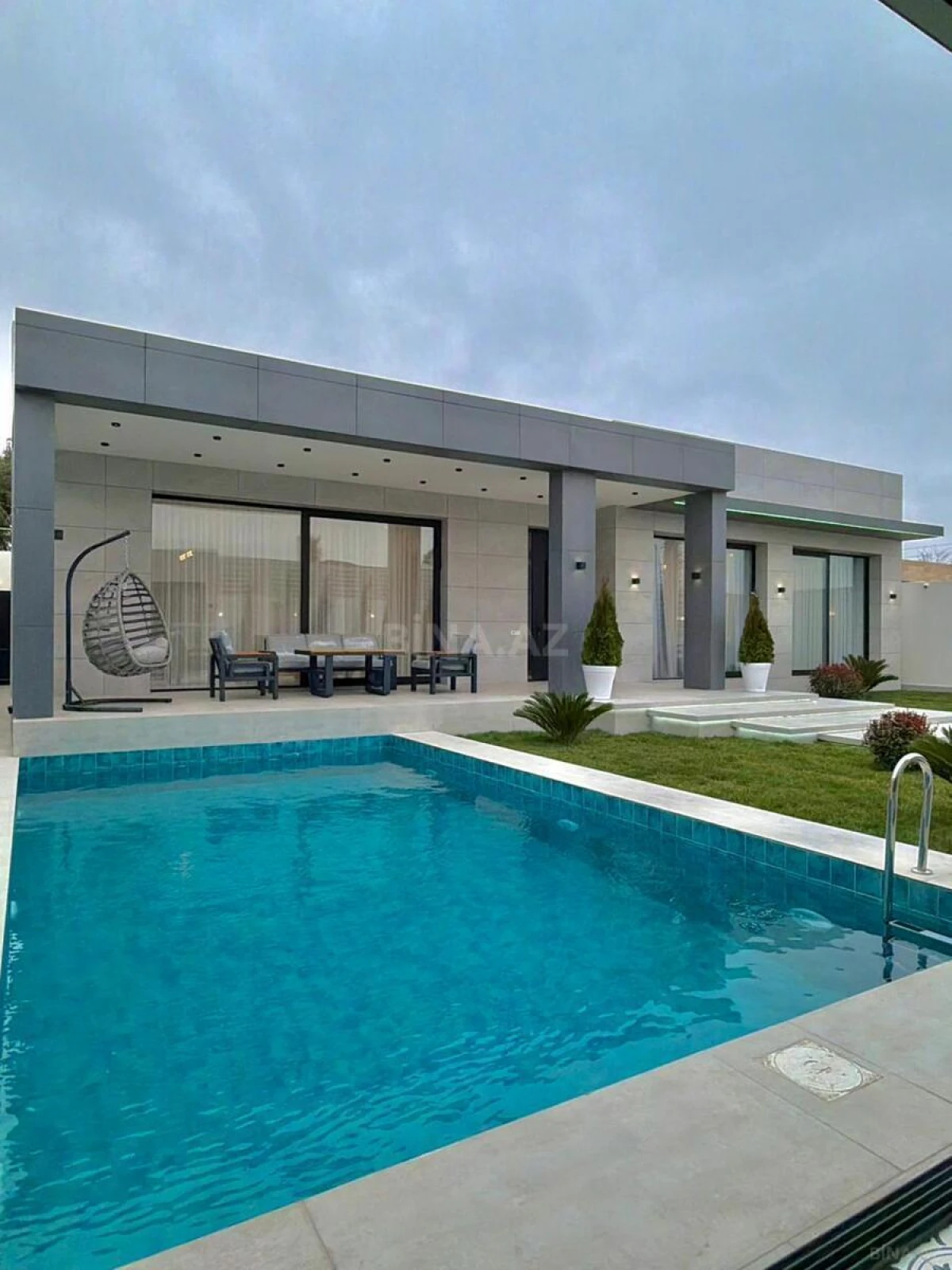 Satılır 5 otaqlı həyət evi 250 m²