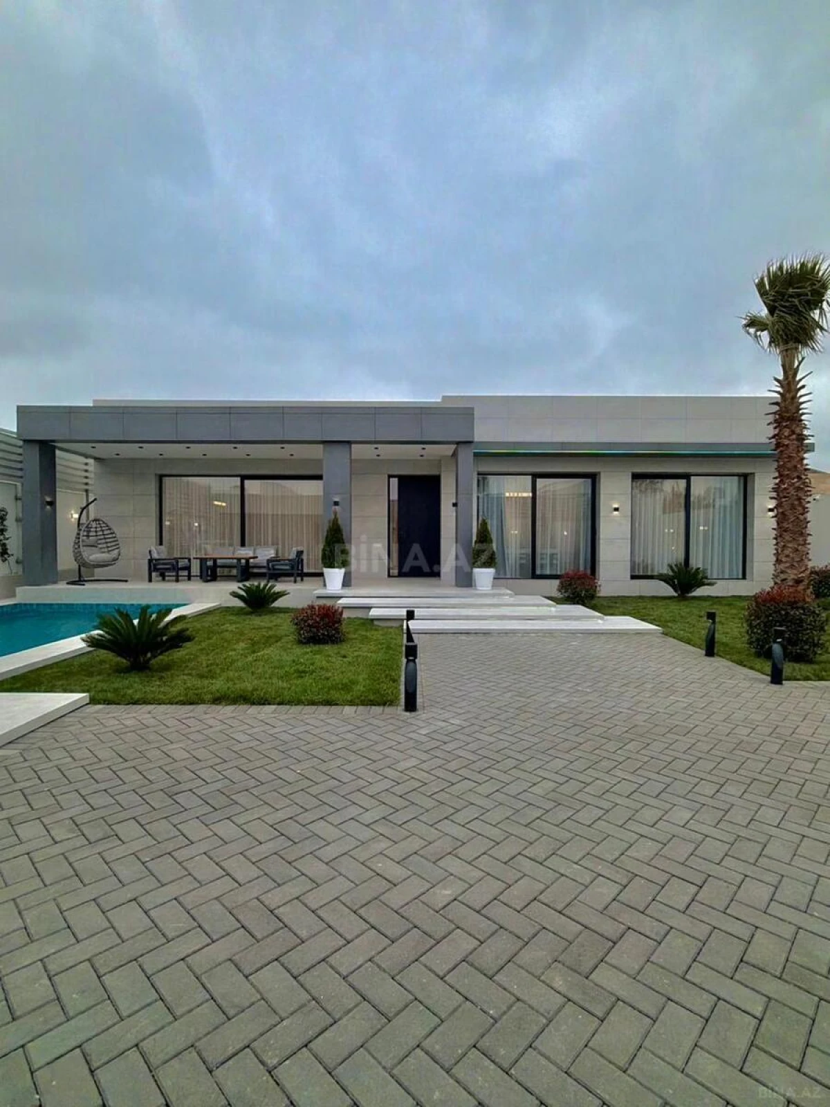 Satılır 5 otaqlı həyət evi 250 m²