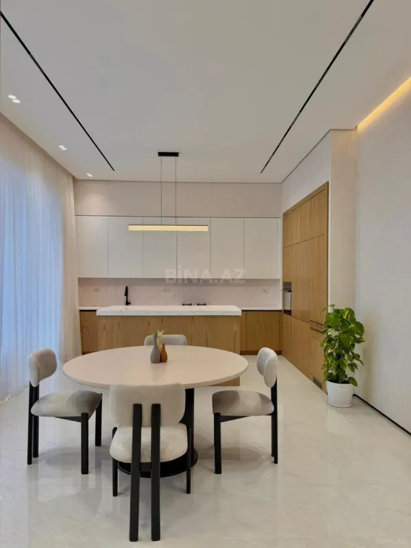 Satılır 5 otaqlı həyət evi 250 m²