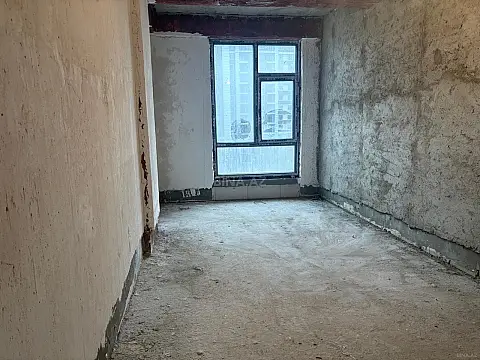 Satılır 3 otaqlı mənzil 136 m²