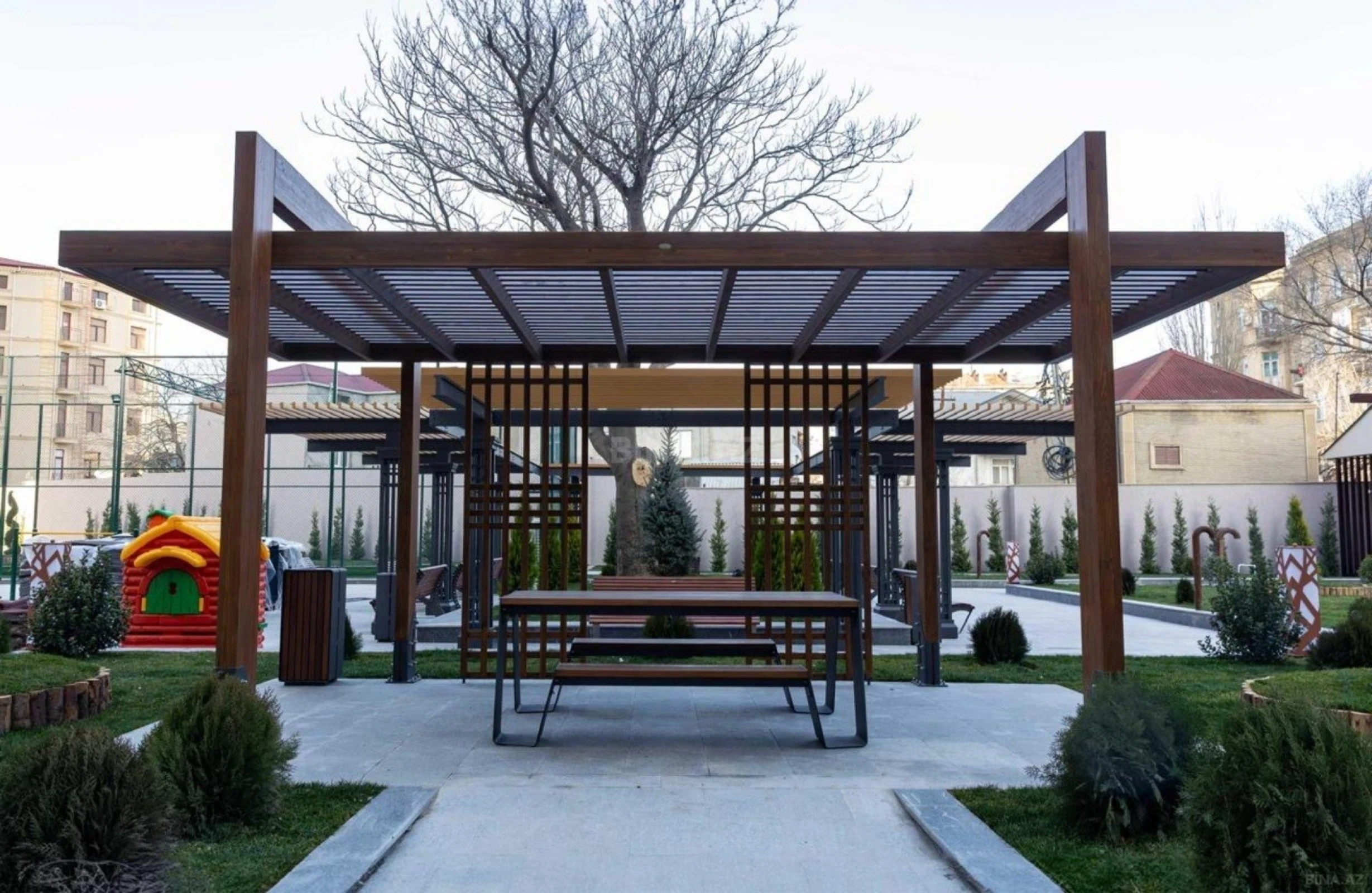 Satılır 3 otaqlı mənzil 136 m²