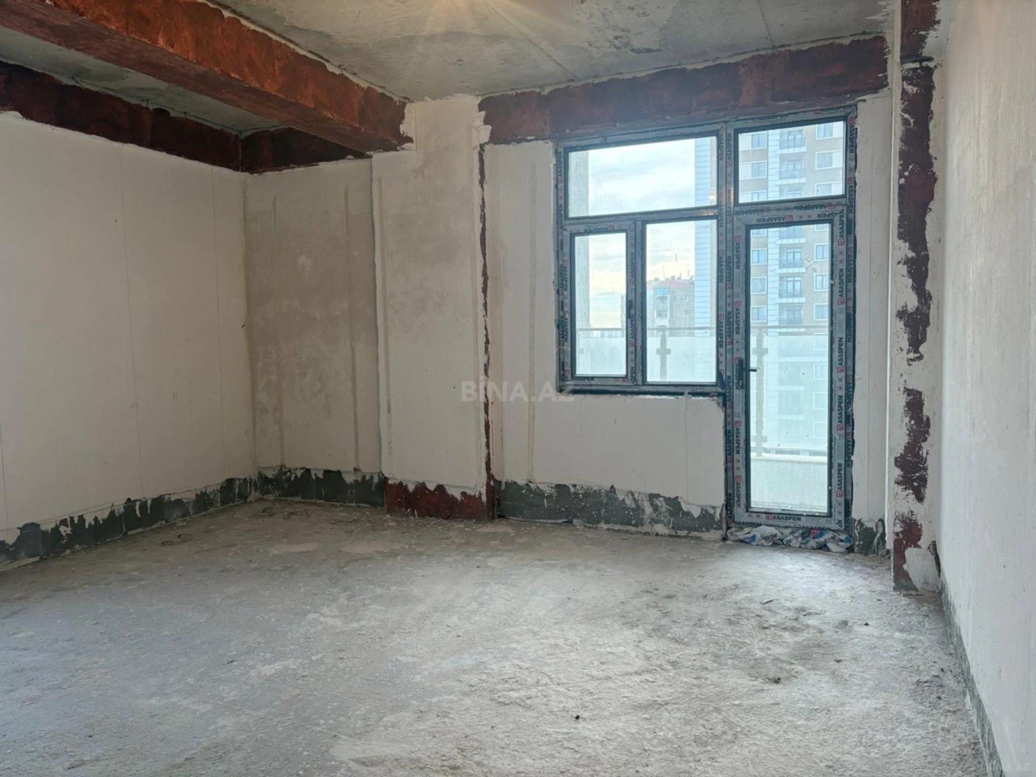 Satılır 3 otaqlı mənzil 136 m²