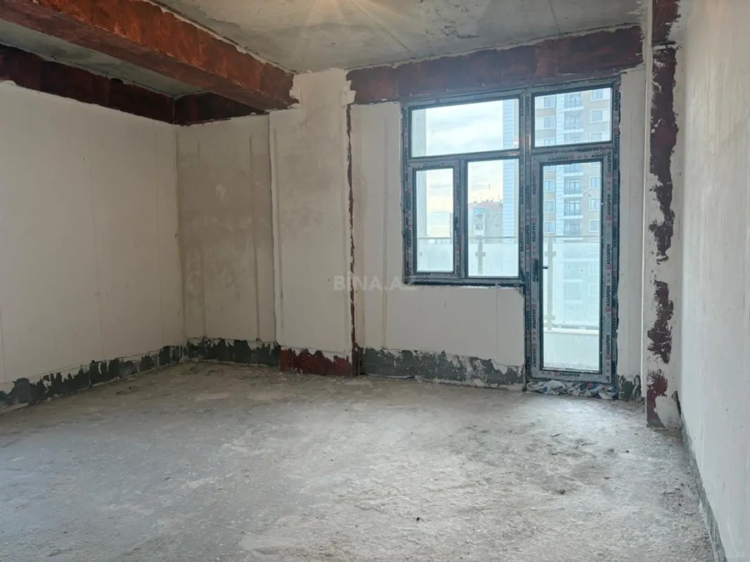 Satılır 3 otaqlı mənzil 136 m²