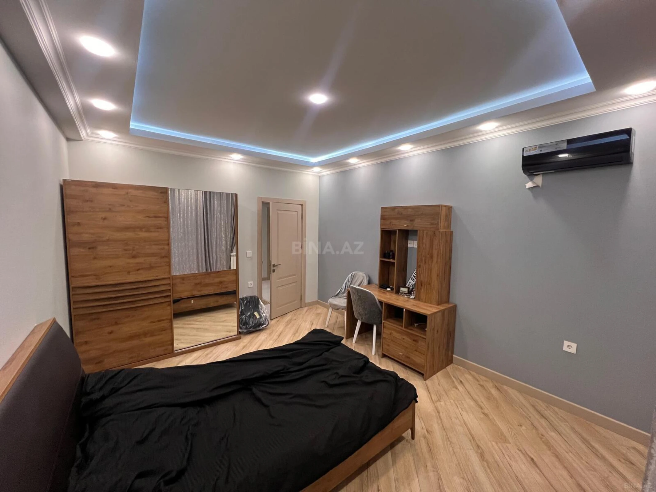 Satılır 2 otaqlı mənzil 87 m²