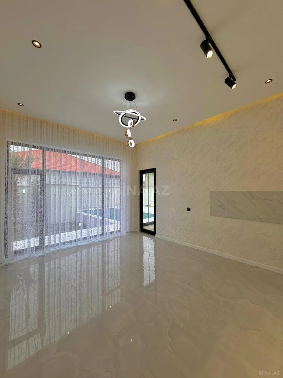 Satılır 4 otaqlı həyət evi 200 m²