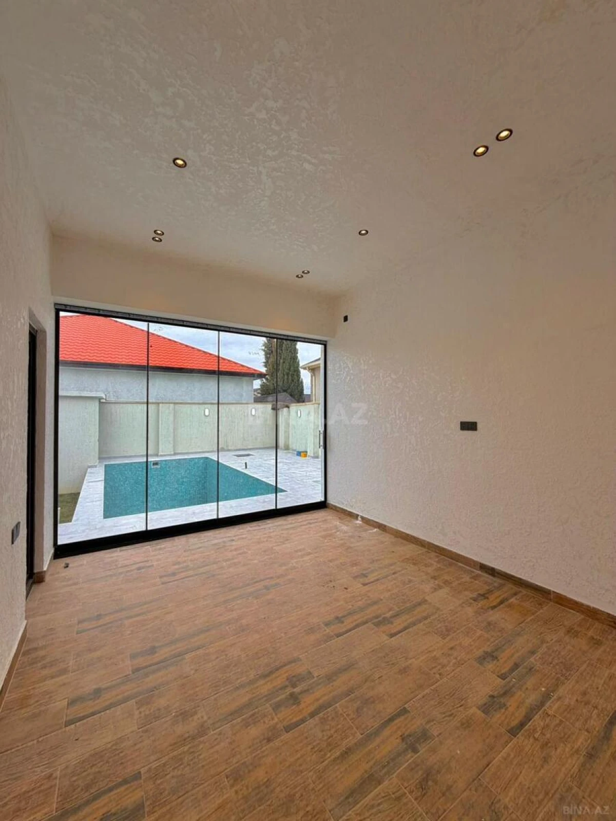 Satılır 4 otaqlı həyət evi 200 m²