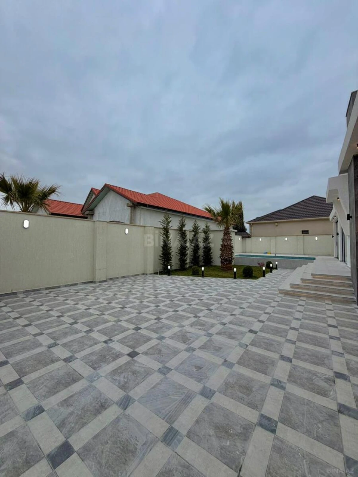 Satılır 4 otaqlı həyət evi 200 m²