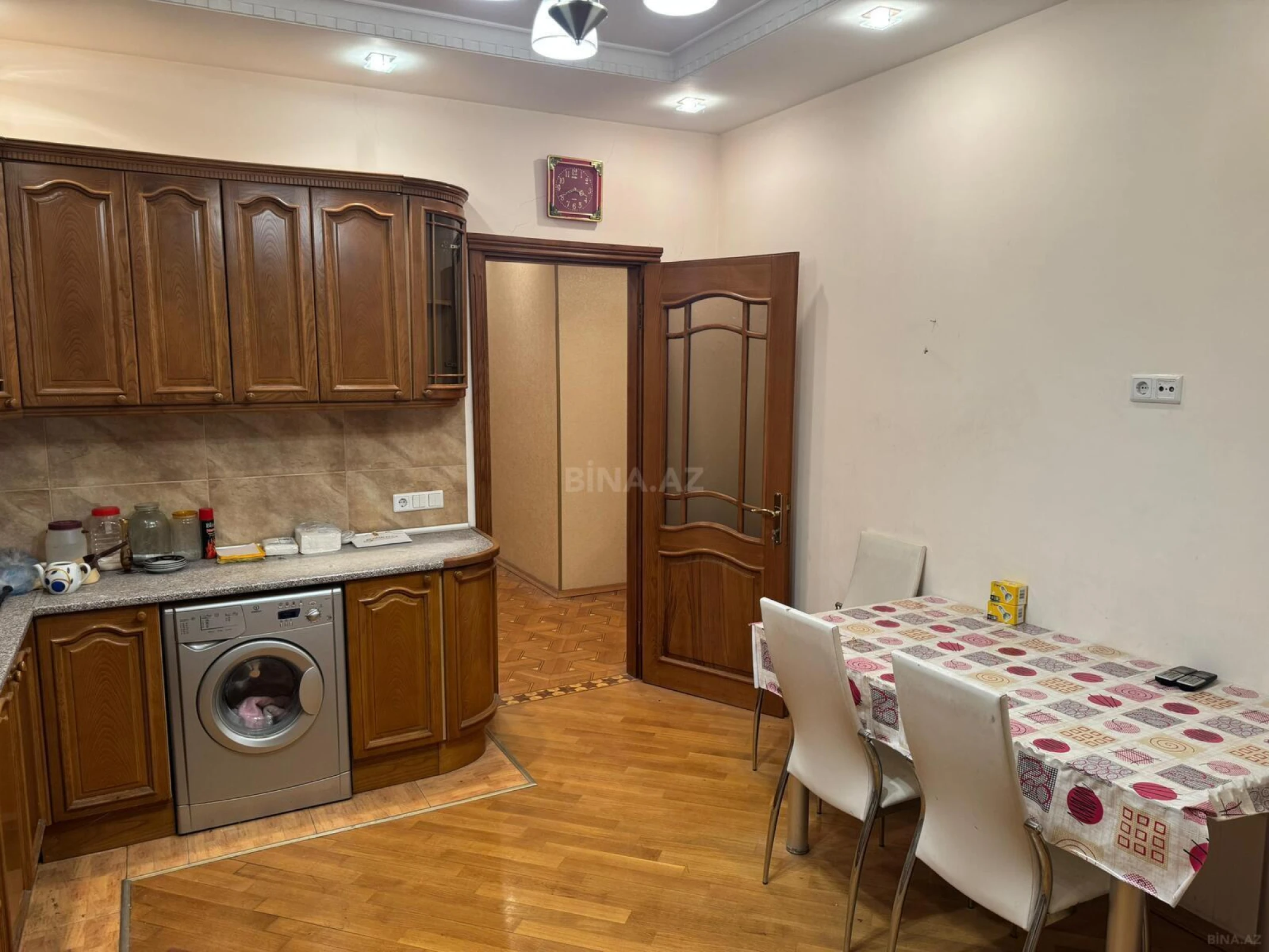 Kirayə verilir 3 otaqlı mənzil 145 m²