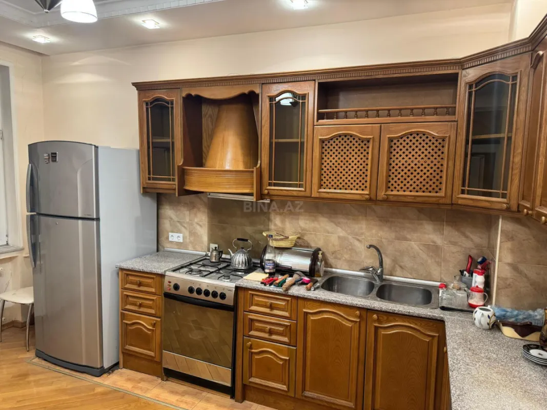 Kirayə verilir 3 otaqlı mənzil 145 m²