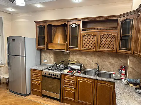 Kirayə verilir 3 otaqlı mənzil 145 m²