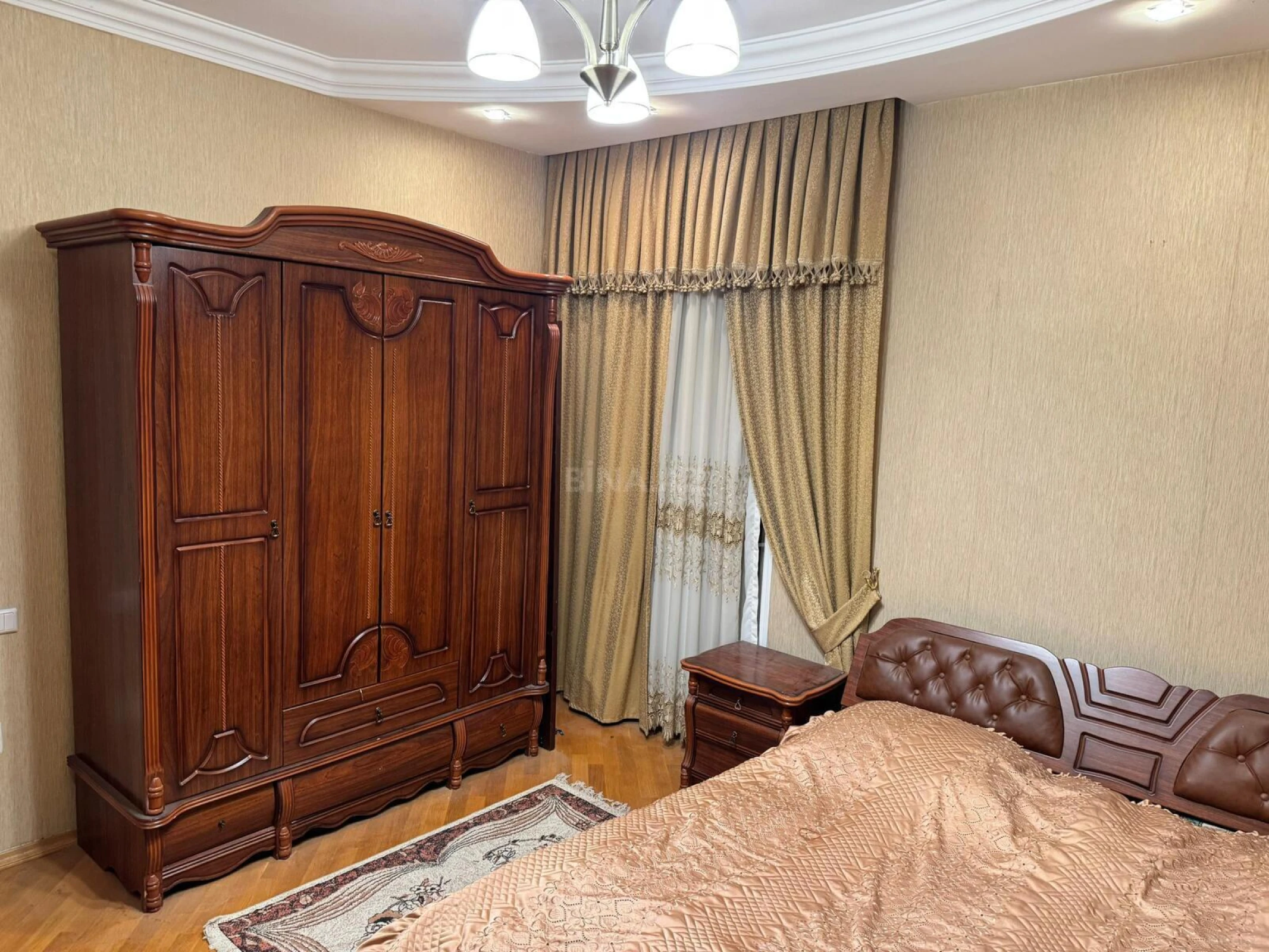 Kirayə verilir 3 otaqlı mənzil 145 m²