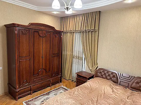 Kirayə verilir 3 otaqlı mənzil 145 m²