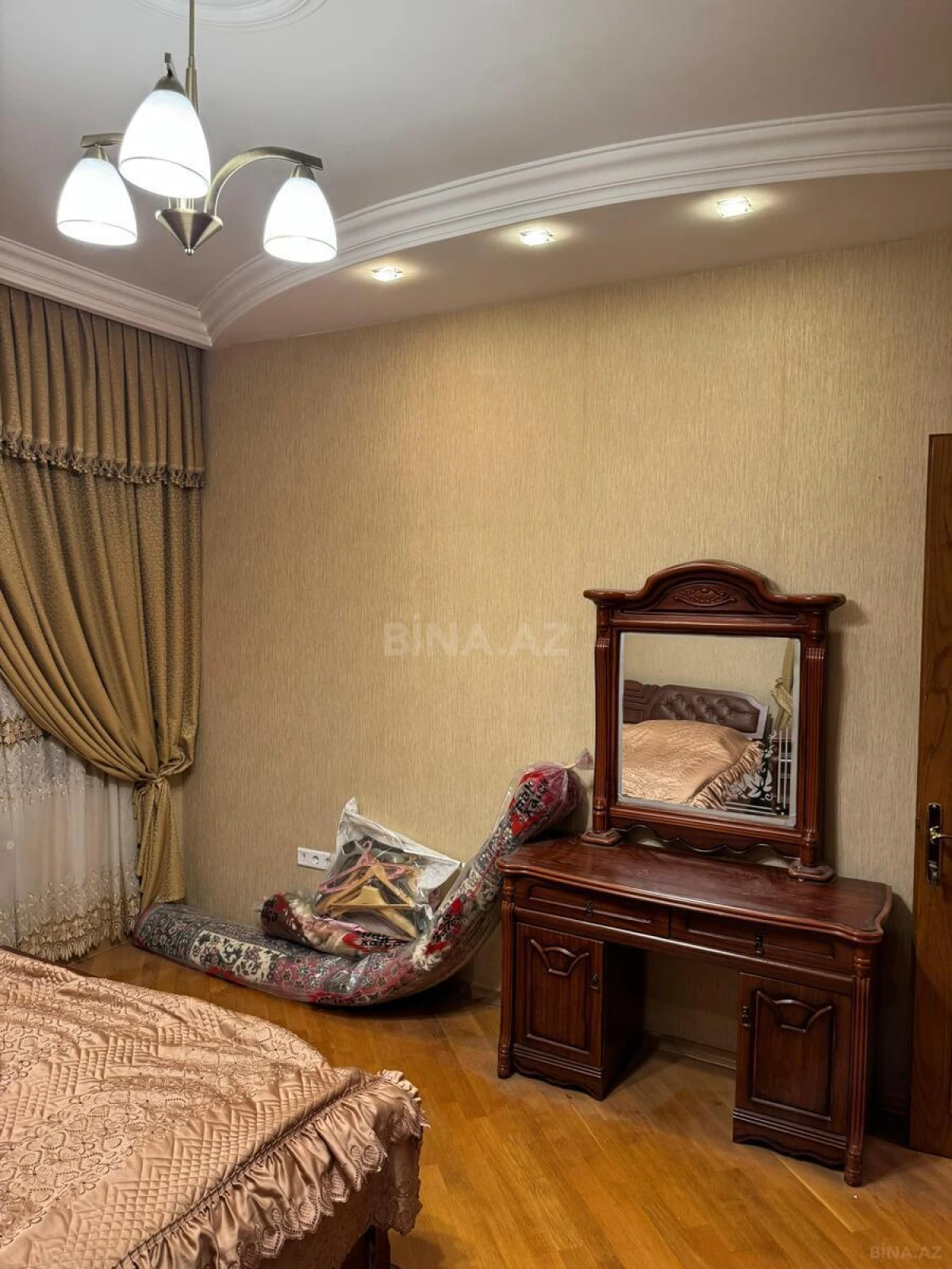 Kirayə verilir 3 otaqlı mənzil 145 m²