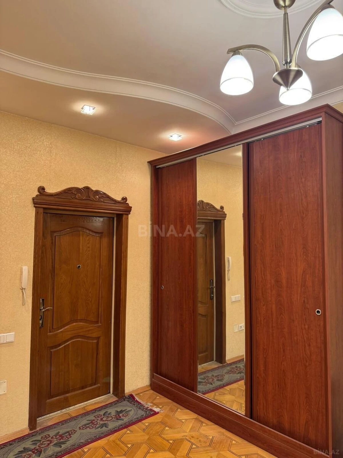 Kirayə verilir 3 otaqlı mənzil 145 m²