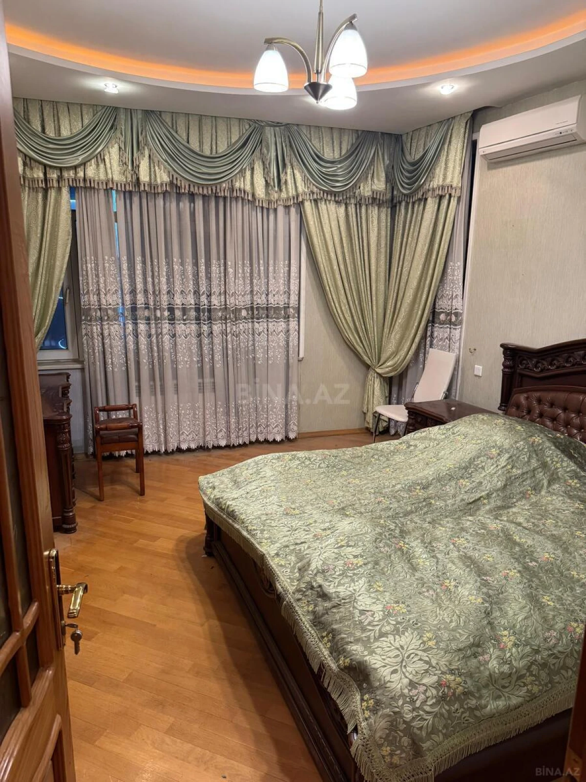 Kirayə verilir 3 otaqlı mənzil 145 m²