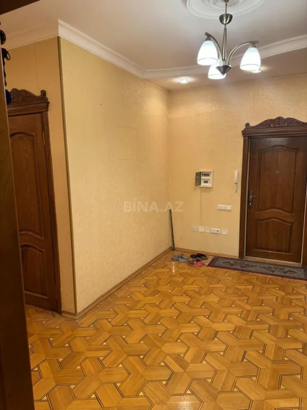 Kirayə verilir 3 otaqlı mənzil 145 m²