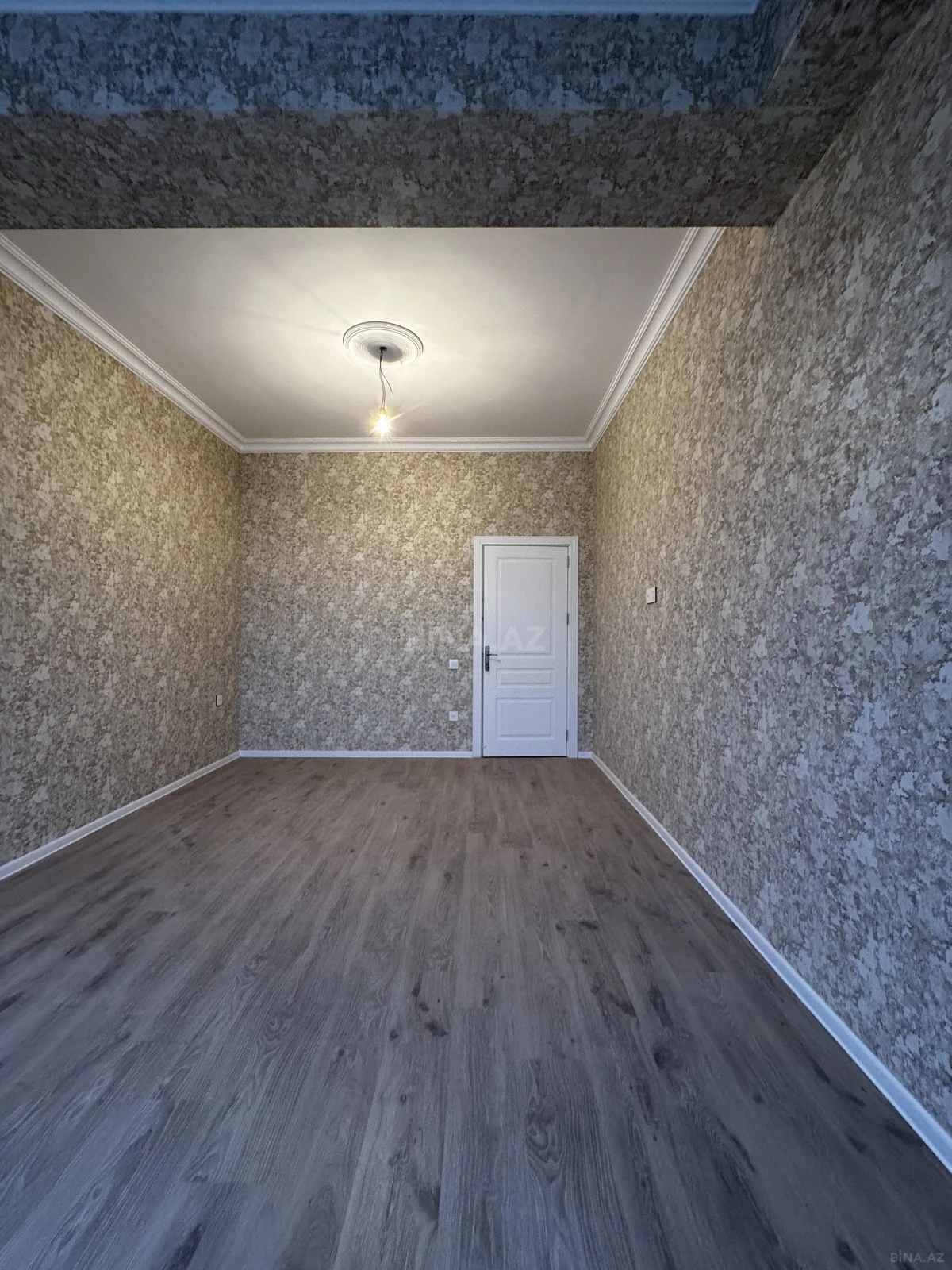 Satılır 2 otaqlı mənzil 76 m²