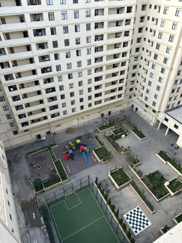 Satılır 4 otaqlı mənzil 215 m²