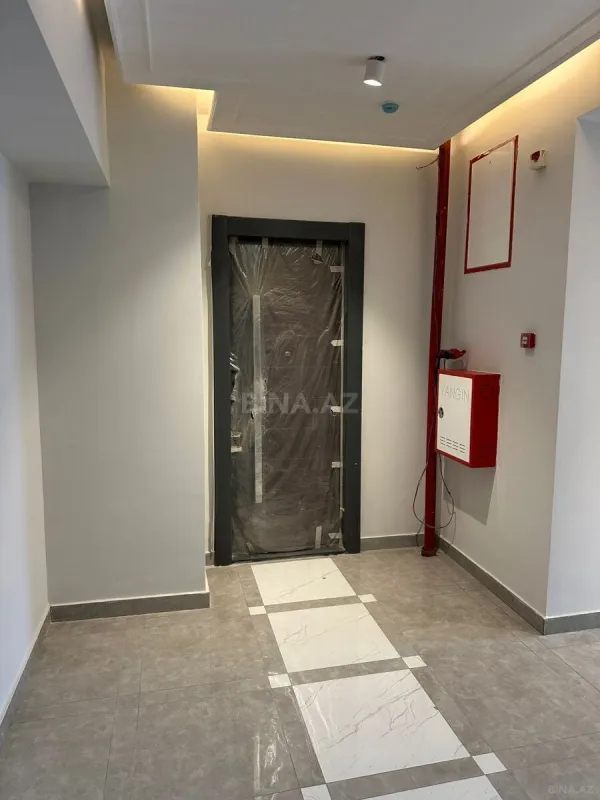 Satılır 4 otaqlı mənzil 215 m²