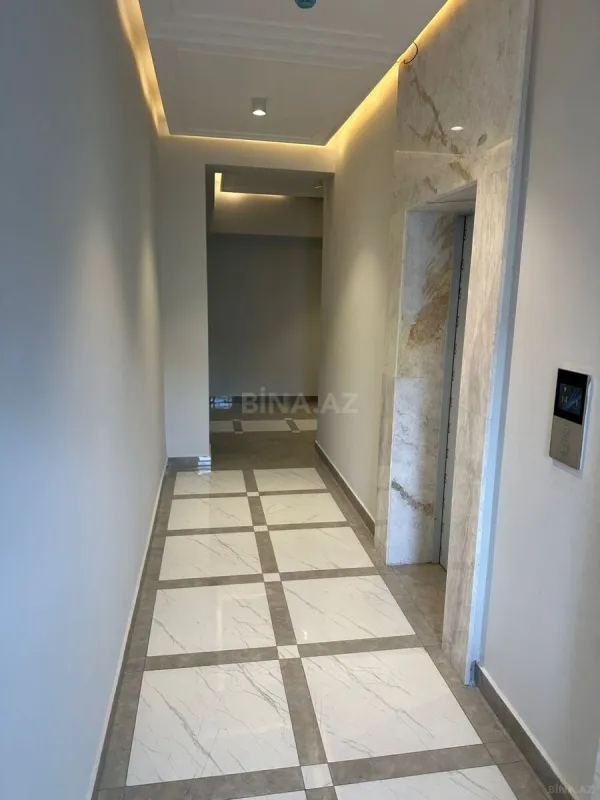 Satılır 4 otaqlı mənzil 215 m²