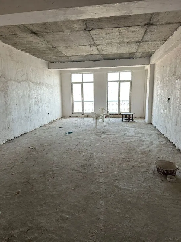 Satılır 4 otaqlı mənzil 215 m²