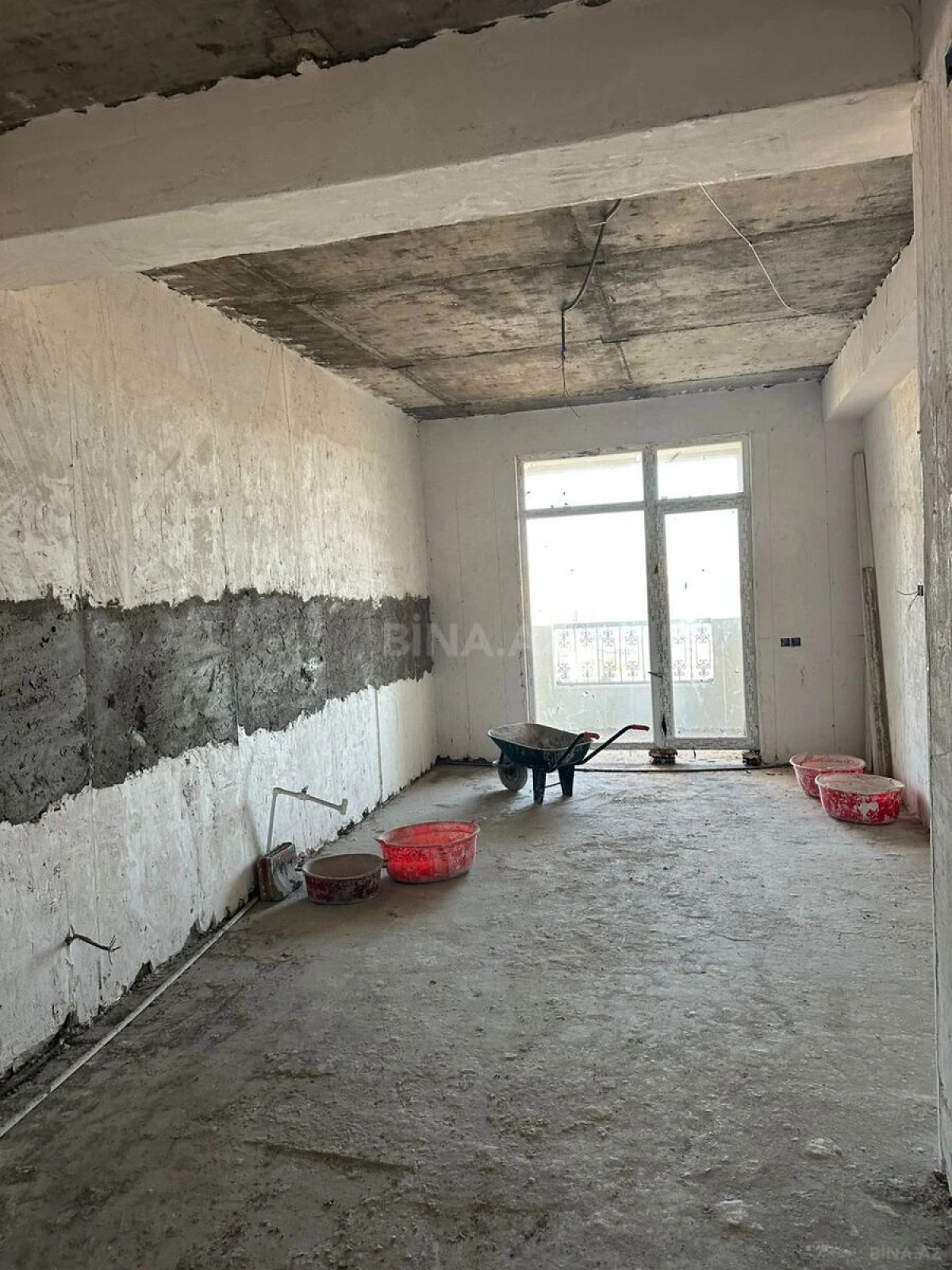 Satılır 4 otaqlı mənzil 215 m²