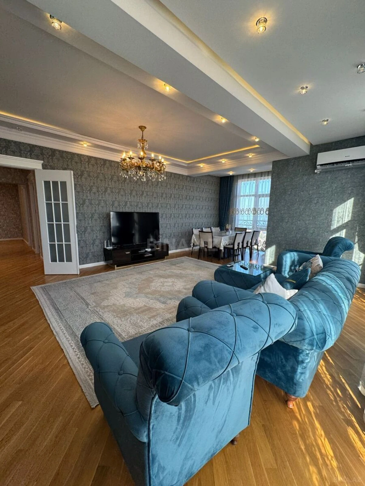 Satılır 3 otaqlı mənzil 135 m²