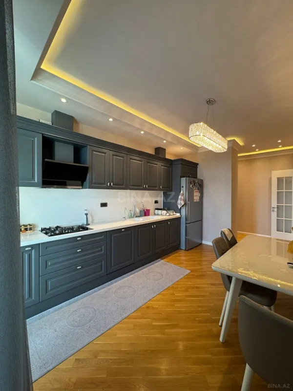 Satılır 3 otaqlı mənzil 135 m²