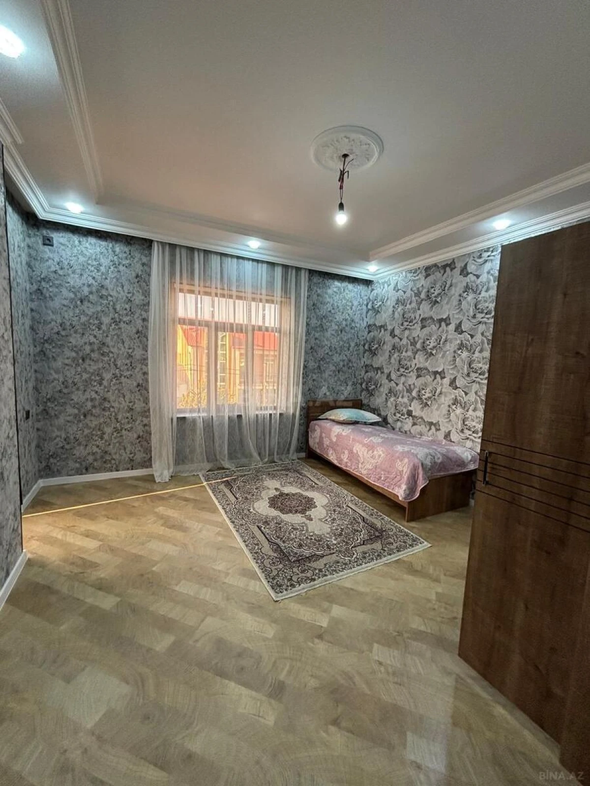 Satılır 6 otaqlı həyət evi 340 m²