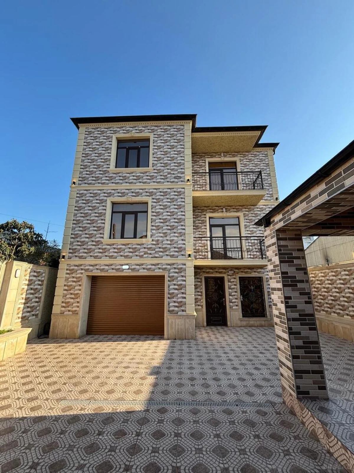 Satılır 6 otaqlı həyət evi 340 m²