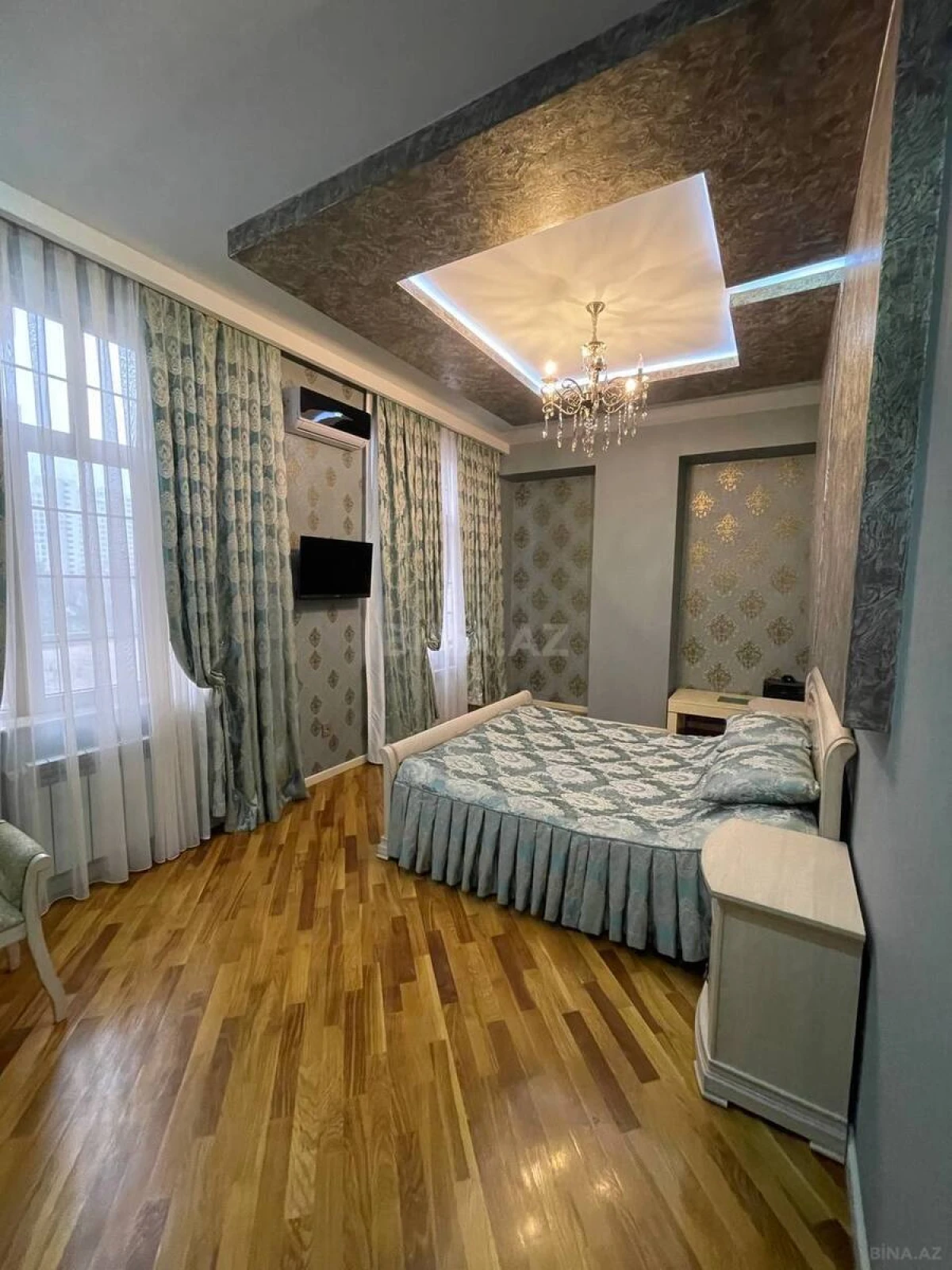 Satılır 4 otaqlı mənzil 182 m²