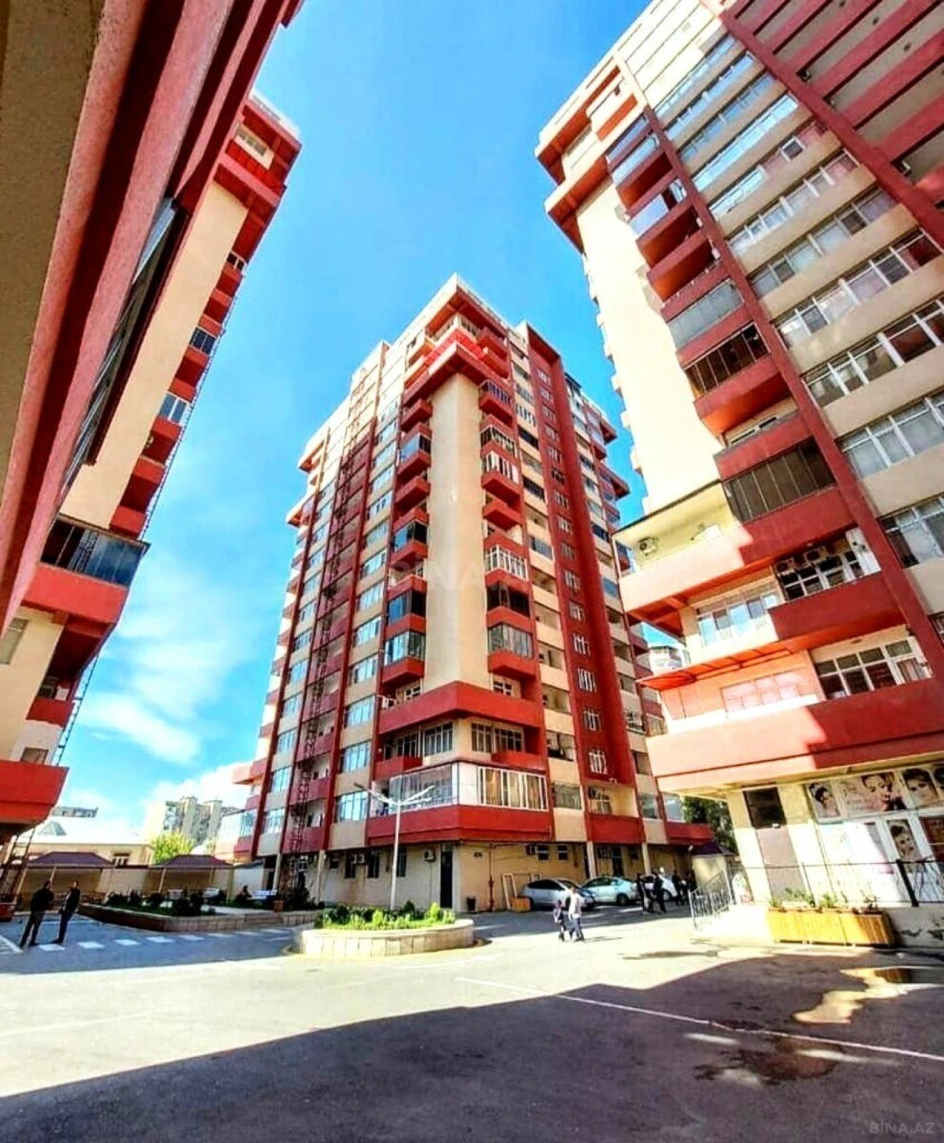 Satılır 3 otaqlı mənzil 135.5 m²