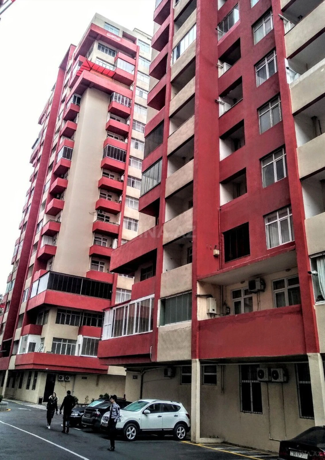 Satılır 3 otaqlı mənzil 135.5 m²