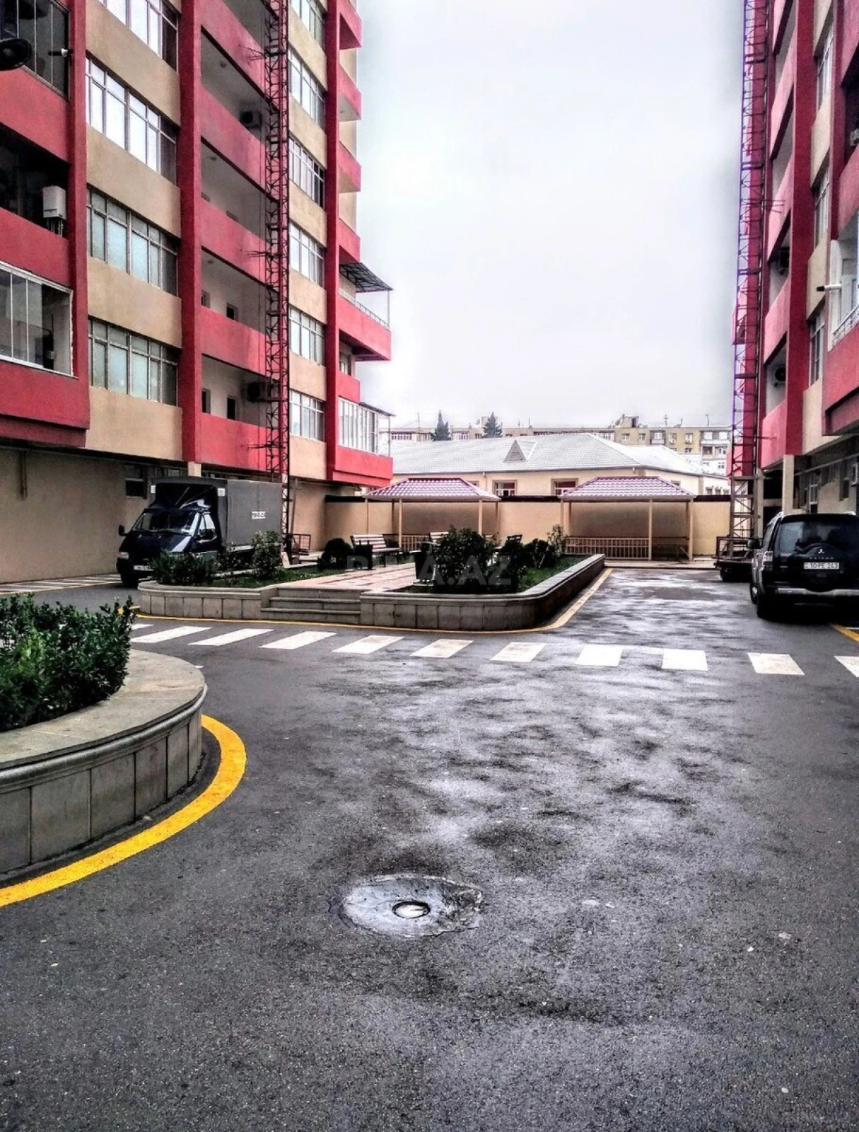 Satılır 3 otaqlı mənzil 135.5 m²