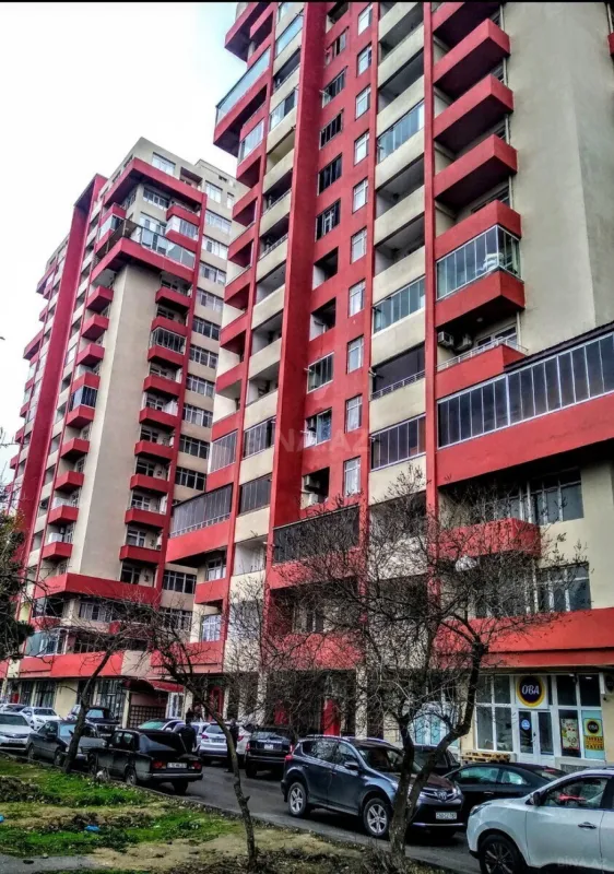 Satılır 3 otaqlı mənzil 135.5 m²