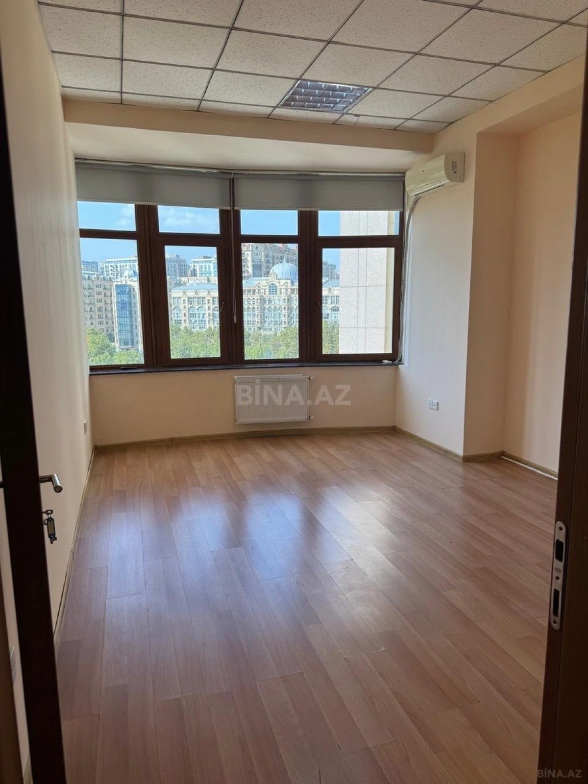 Kirayə verilir 4 otaqlı ofis 200 m²