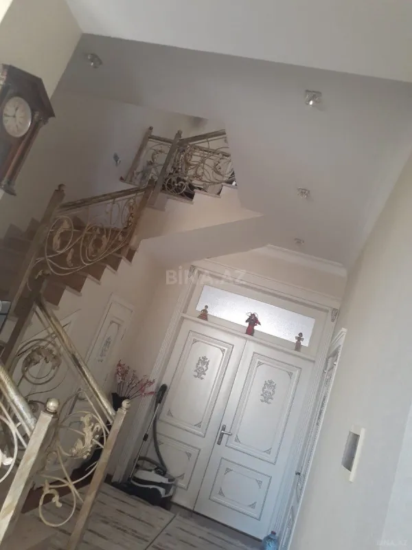 Satılır 7 otaqlı həyət evi 282 m²