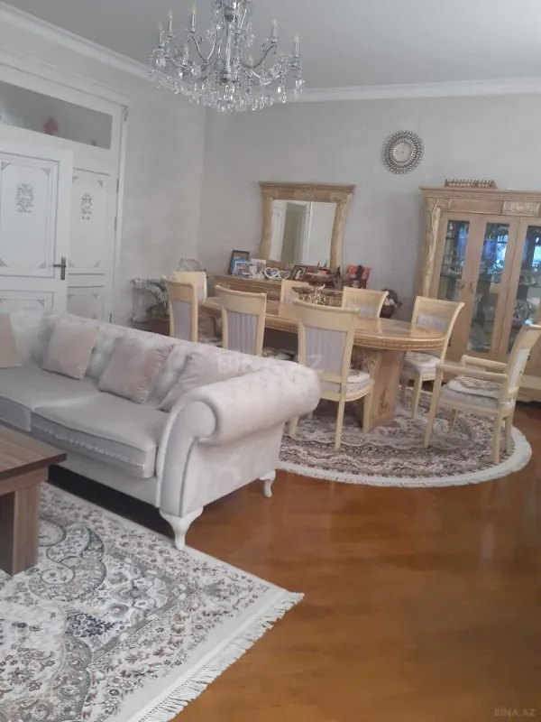 Satılır 7 otaqlı həyət evi 282 m²