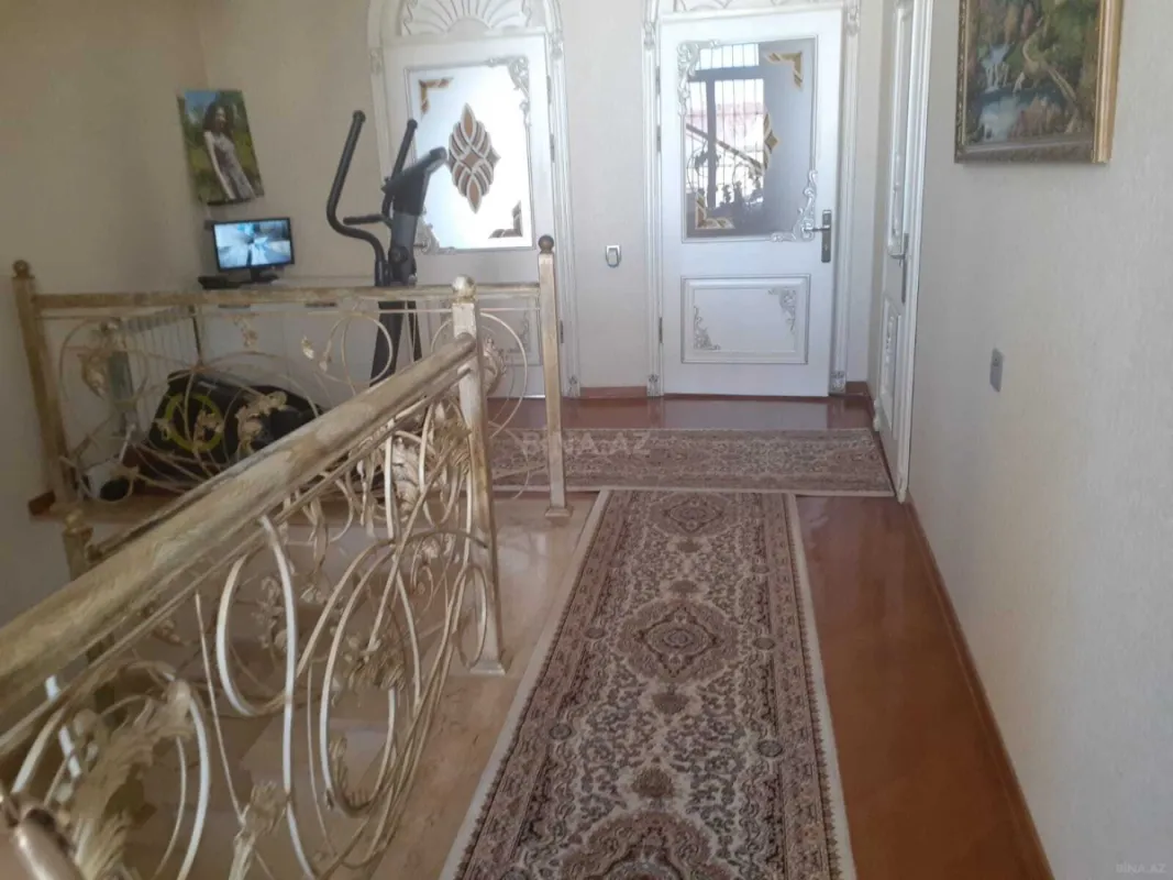 Satılır 7 otaqlı həyət evi 282 m²