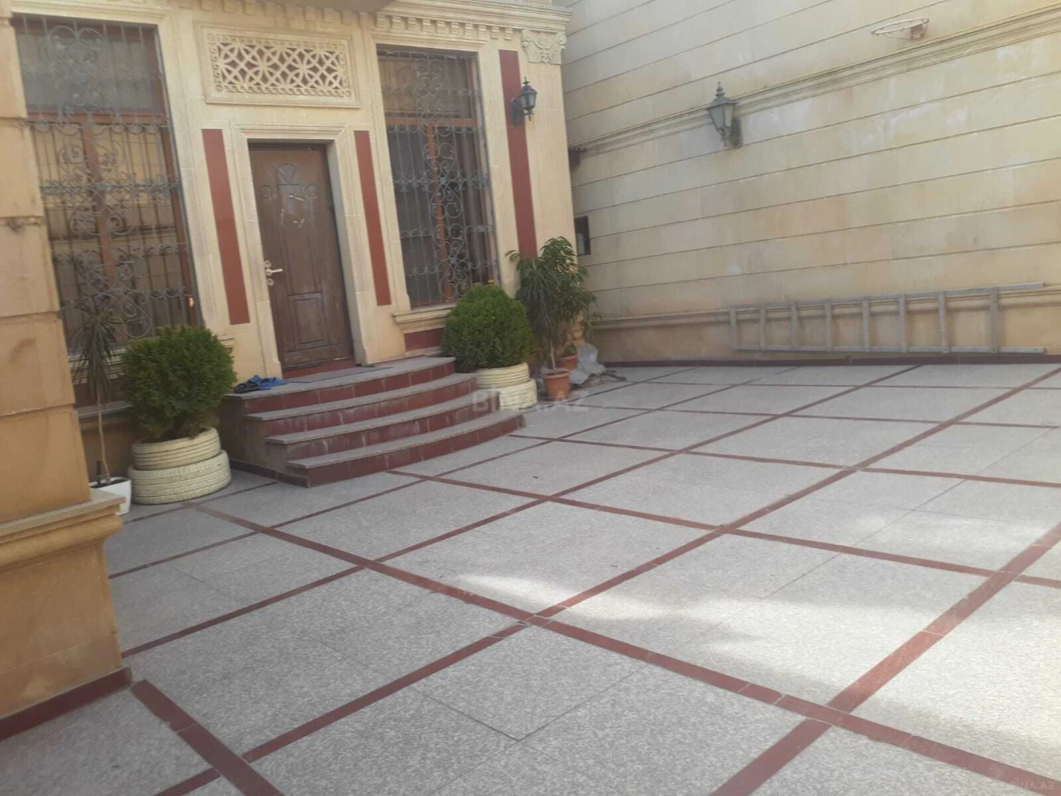 Satılır 7 otaqlı həyət evi 282 m²