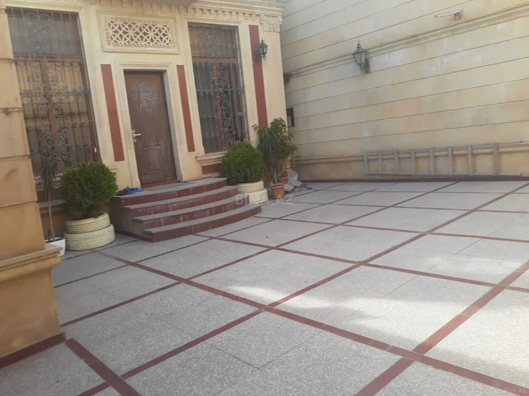 Satılır 7 otaqlı həyət evi 282 m²