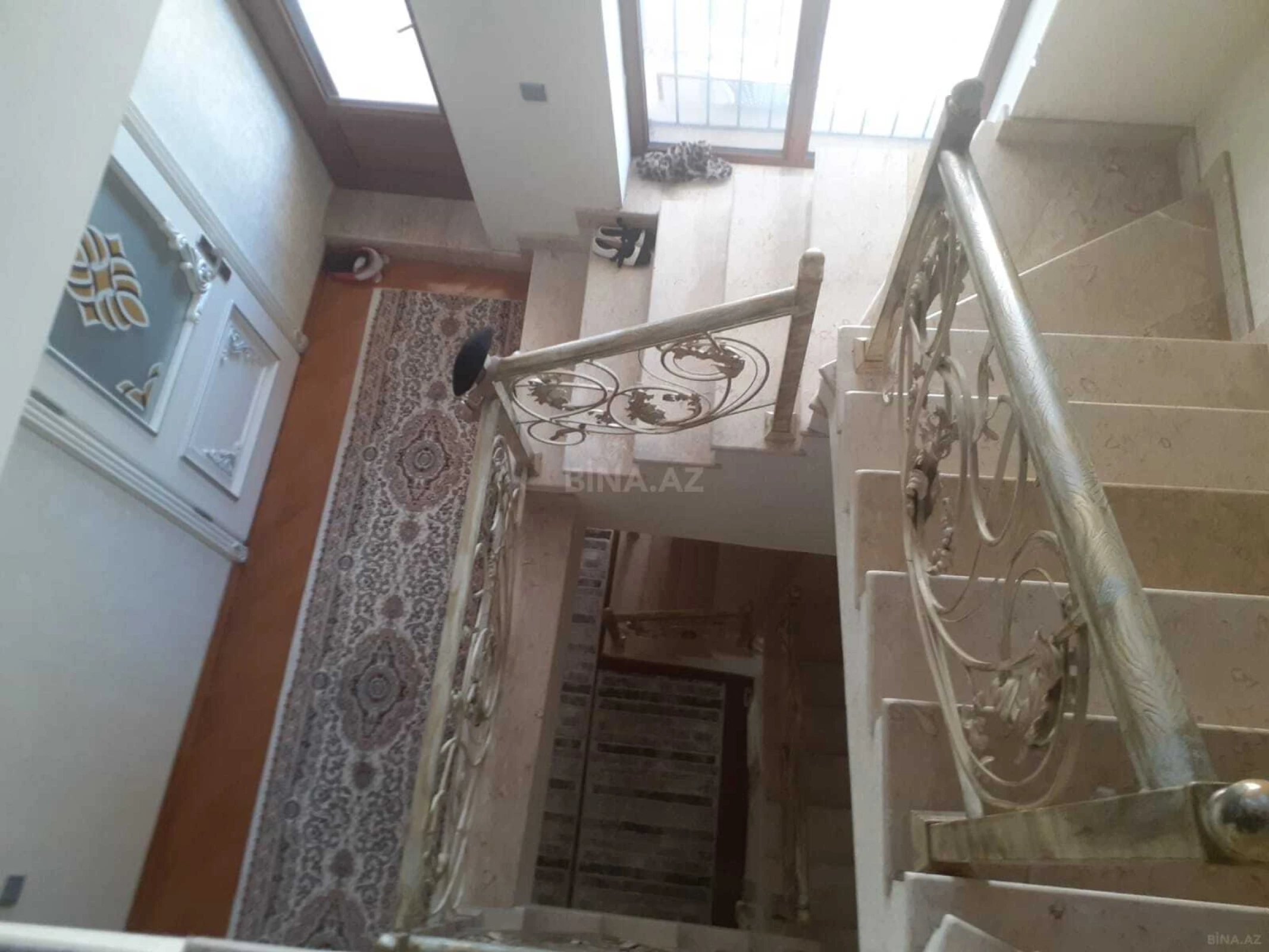 Satılır 7 otaqlı həyət evi 282 m²
