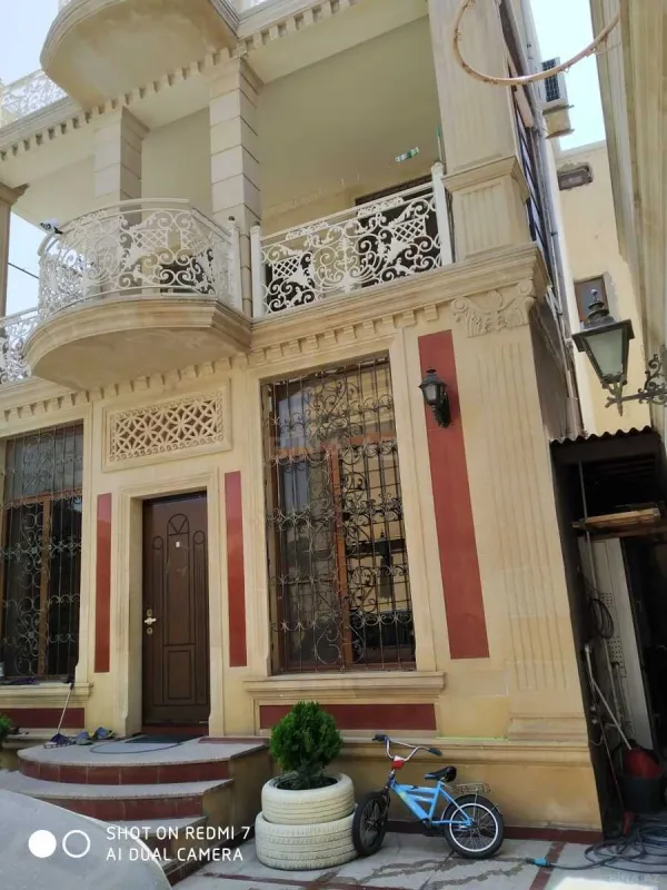 Satılır 7 otaqlı həyət evi 282 m²