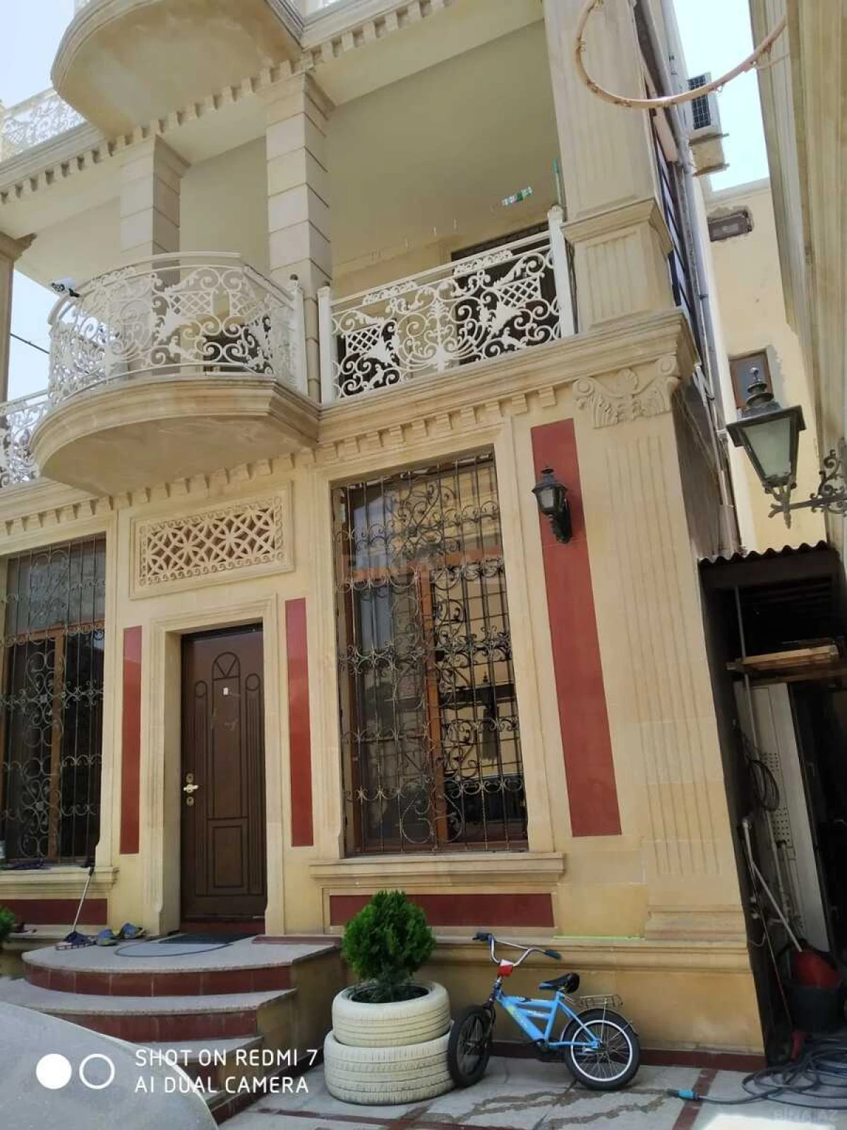 Satılır 7 otaqlı həyət evi 282 m²